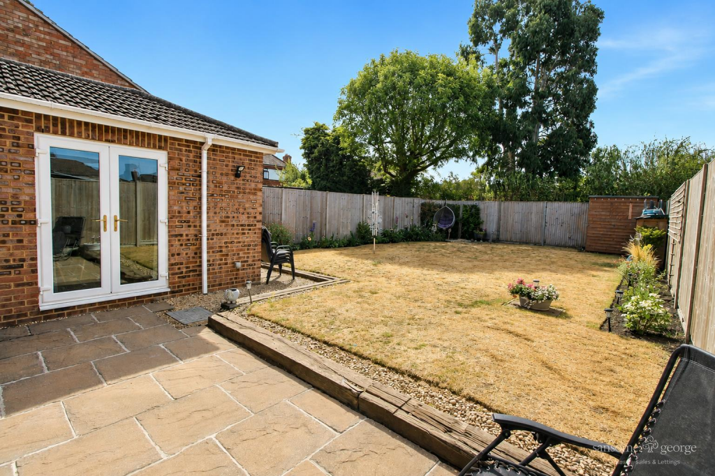 House in Reading, The Triangle, Tilehurst - View 4