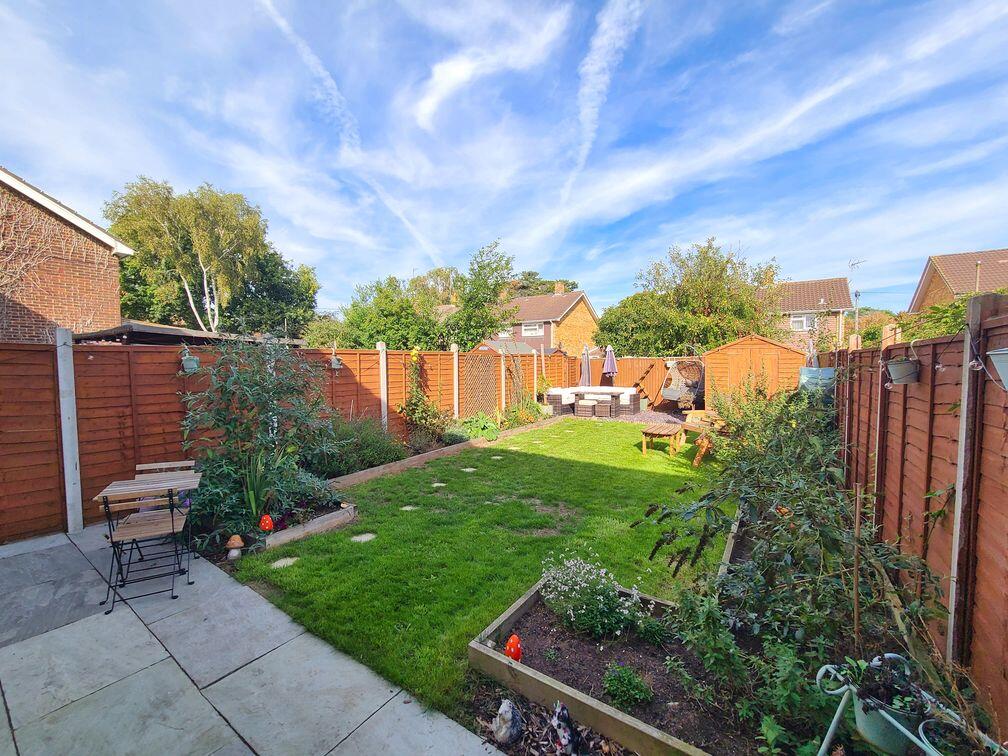 Laburnum Crescent, Hythe, SO45 3PL photo 2