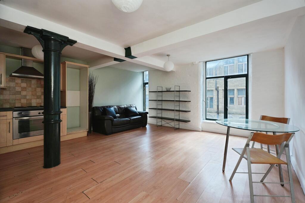 Apartment in Bradford, West Yorkshire - View 5