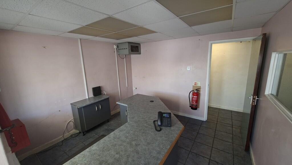 Photo 12