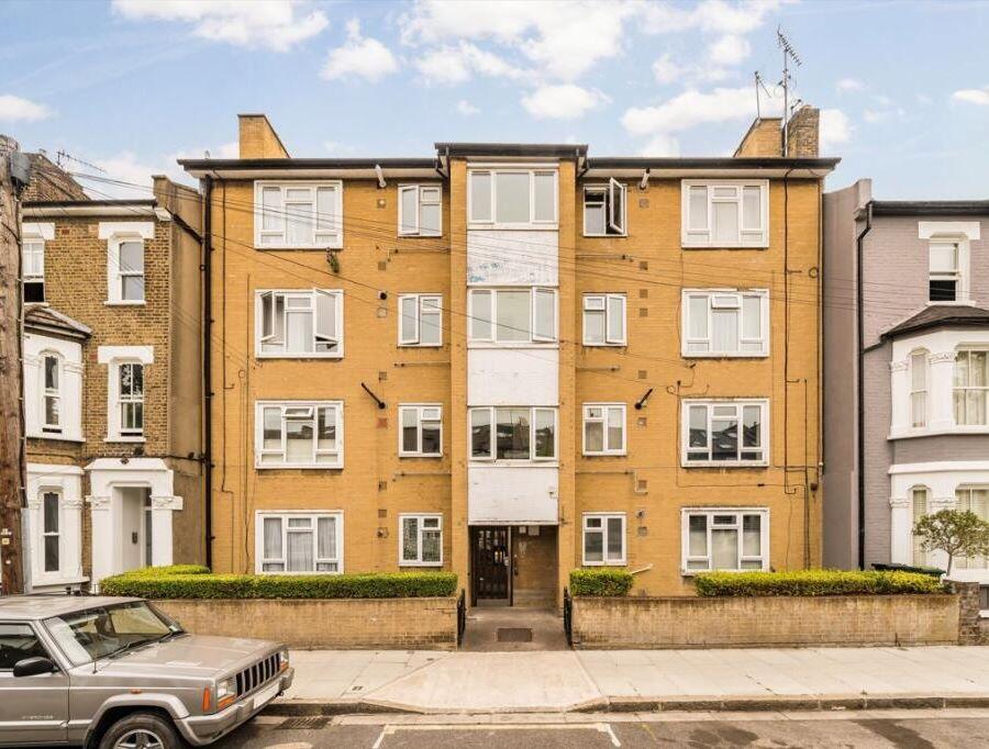 1-bed flat on 29B Macfarlane Road, London, W12 7JY, £270,000