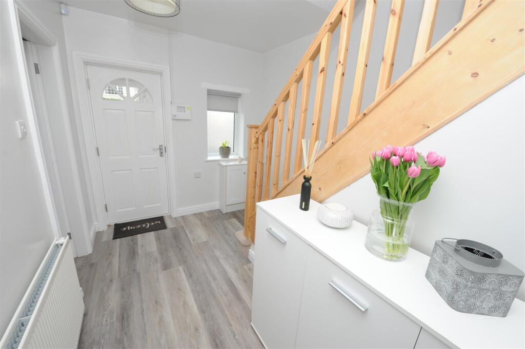 Kings Drive, Wrose, Bradford photo 5