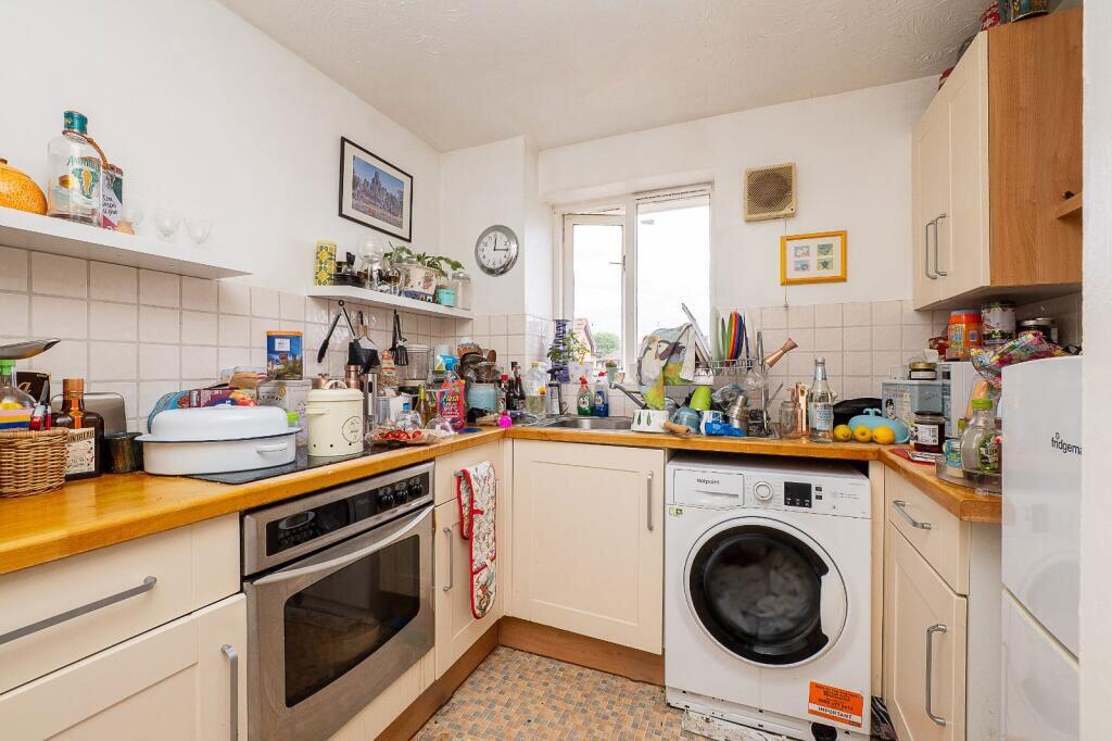 Apartment in London, Hackbridge - More