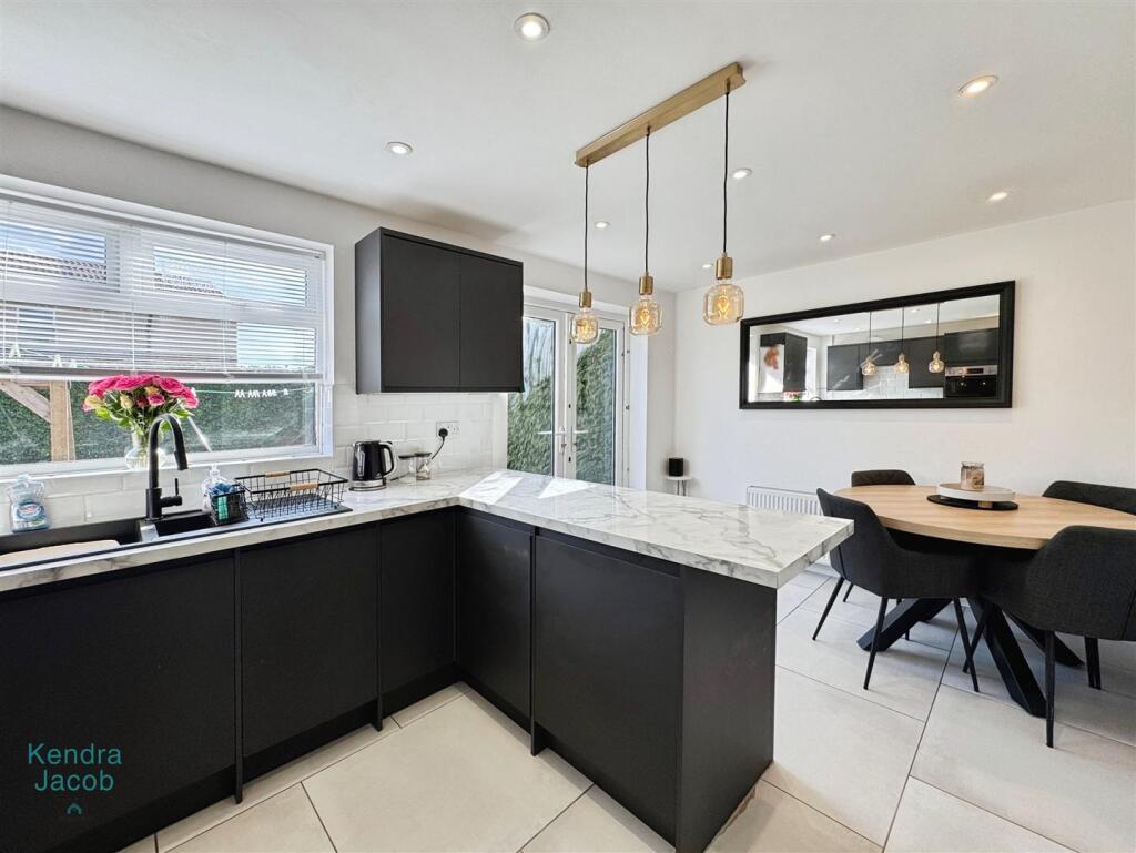 House in Rotherham, Dinnington St. John's - View 4