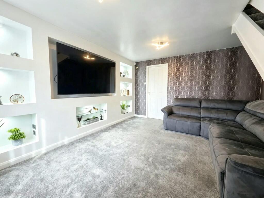 House in Barnsley, Bolton upon Dearne - More
