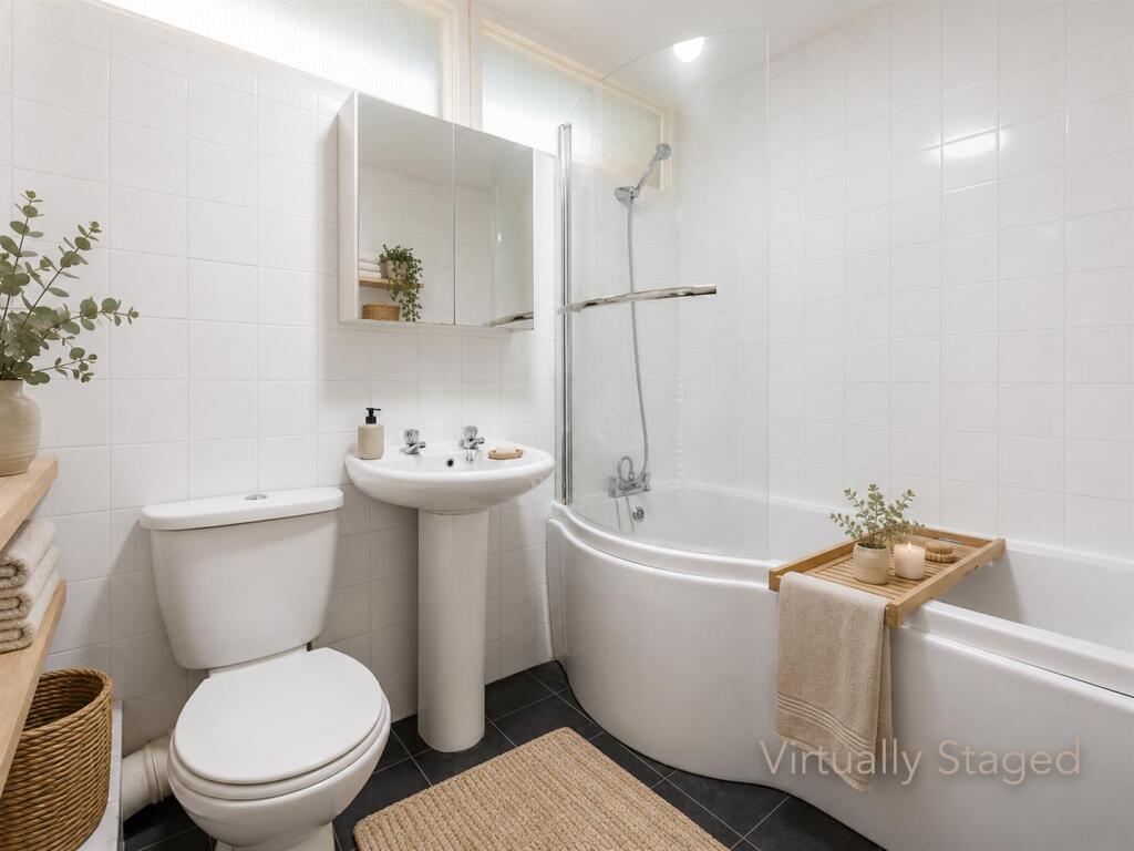 Apartment in Hove, Brunswick - More