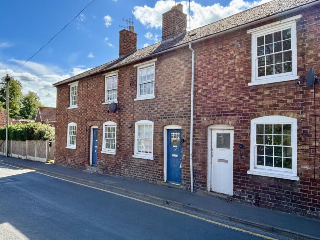 2-bed terraced on Priest Lane, Pershore, Worcestershire, WR10, £145,000
