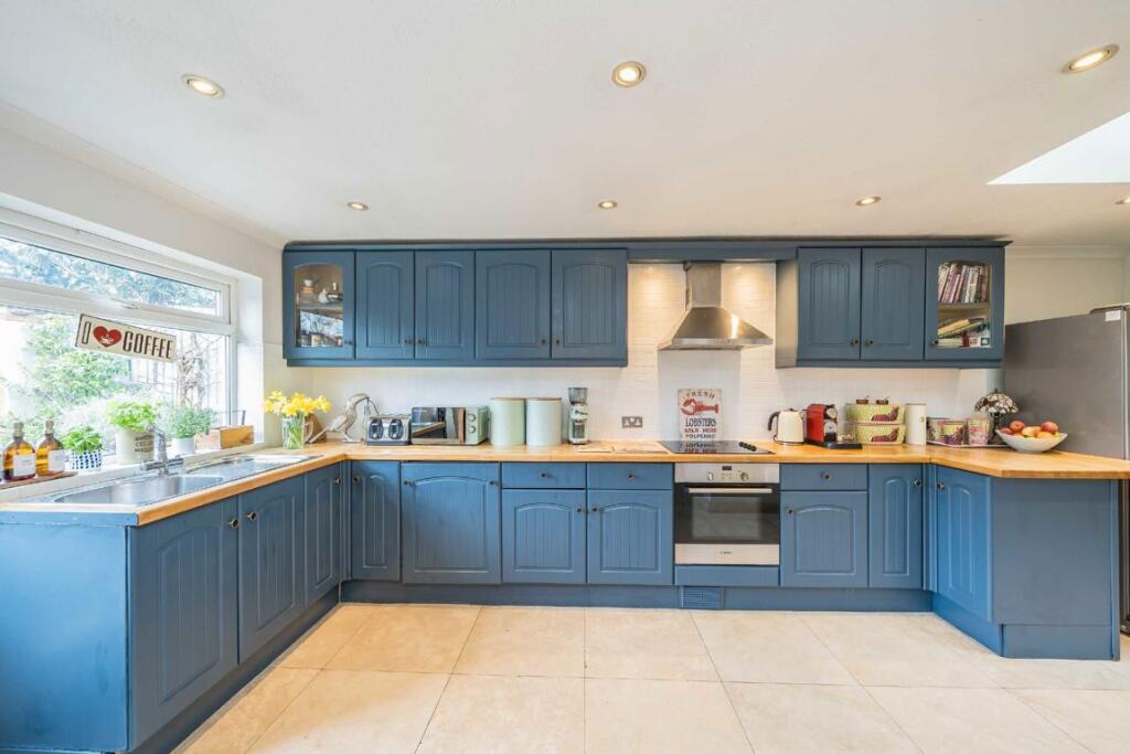 Hawthorn Way, Shepperton - View 4