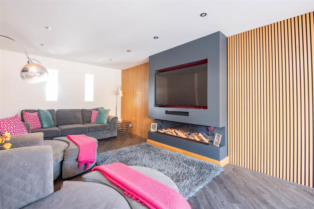 House in Chorley, Whittle Springs, Whittle le Woods - More