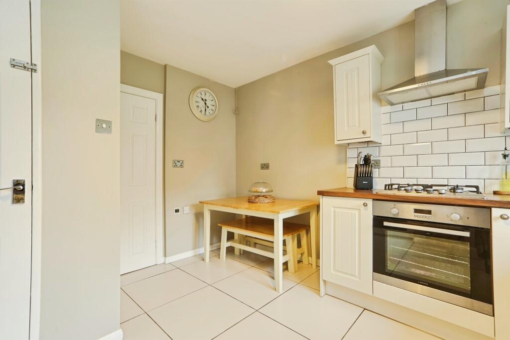 Raynel Drive, LEEDS photo 4