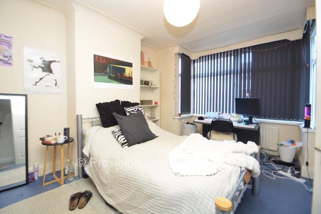 8 bedroom terraced house for rent
