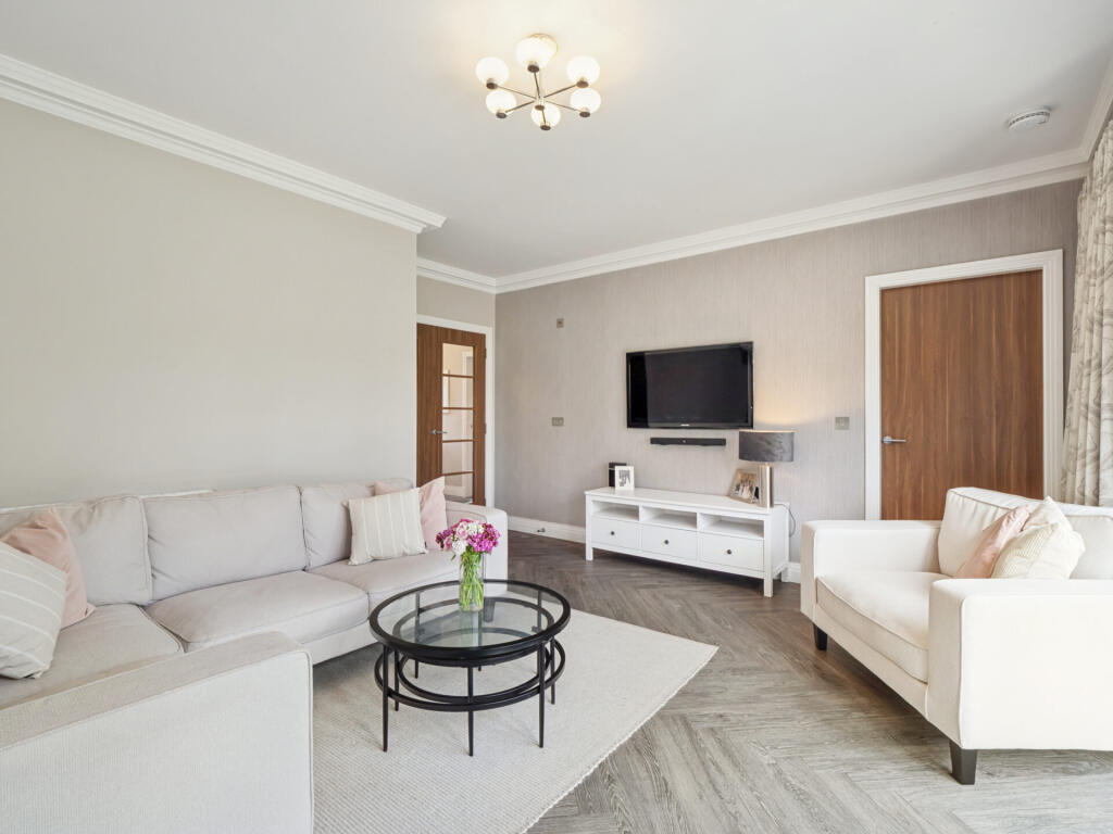 9 Disraeli Crescent, Bearsden, G61 3FB photo 4
