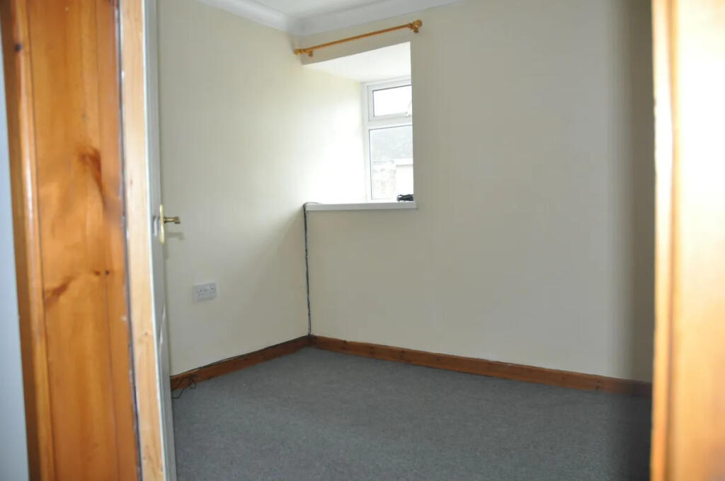 Thomas Street, Holyhead, LL65 photo 5