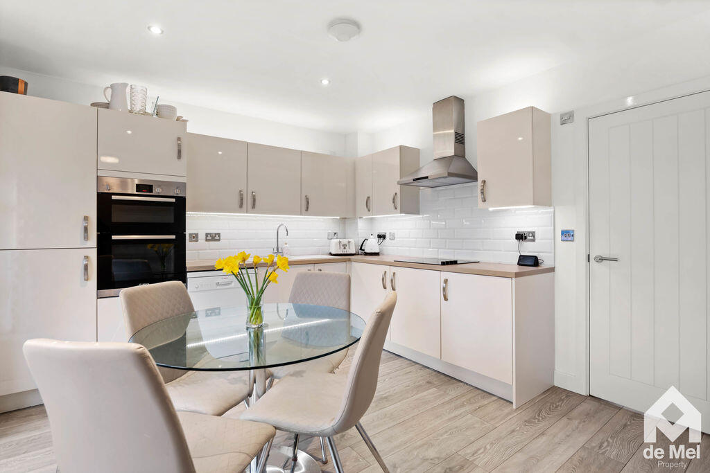 House in Gloucester - View 4