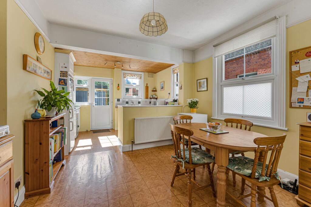 House in London, Tolworth - View 4