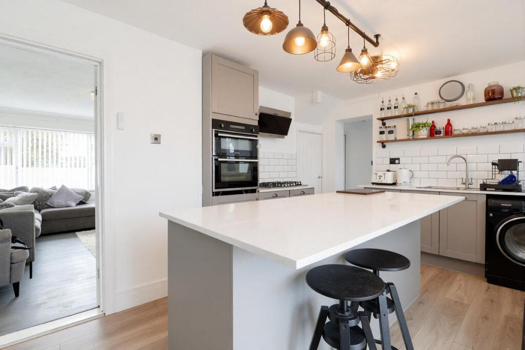 House in Milton Keynes, Redhouse Park, Poets Estate - View 3