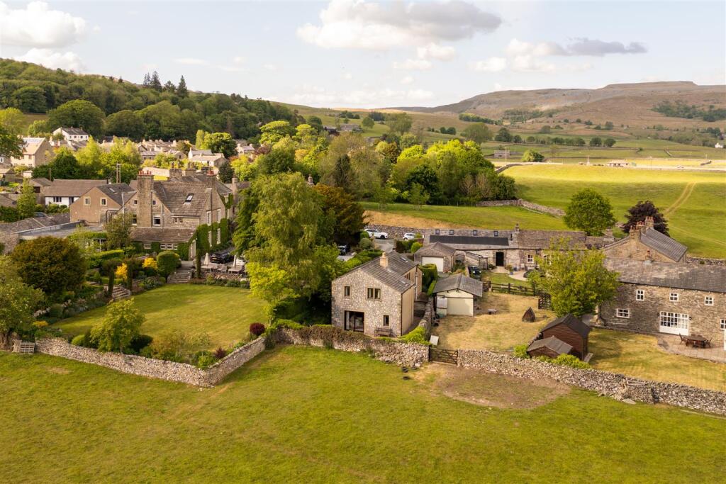 Main image of property: Burnmoor, Austwick