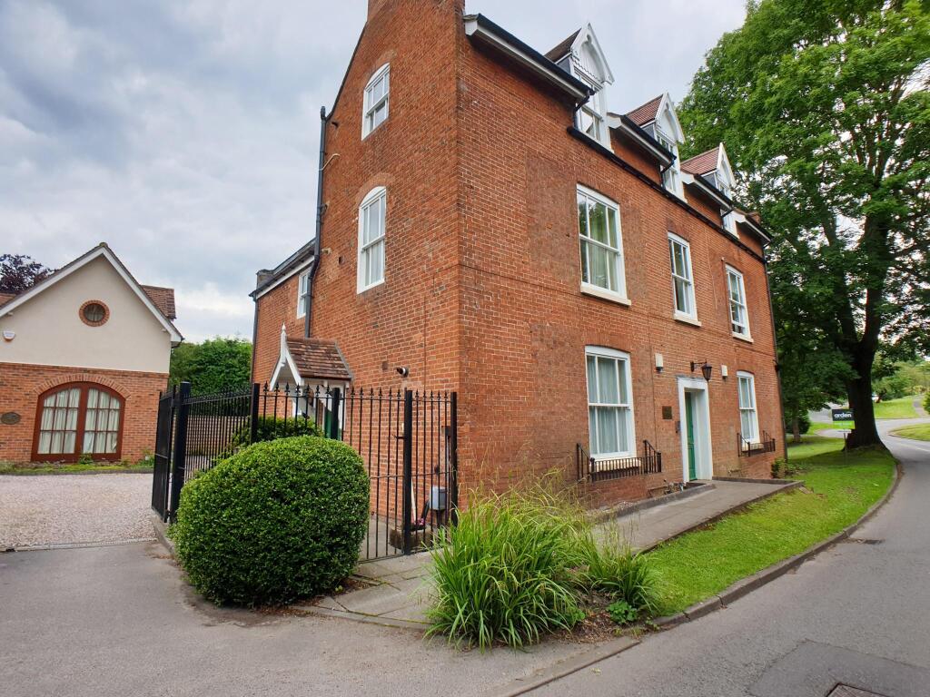 Main image of property: Hole Lane, Northfield, B31