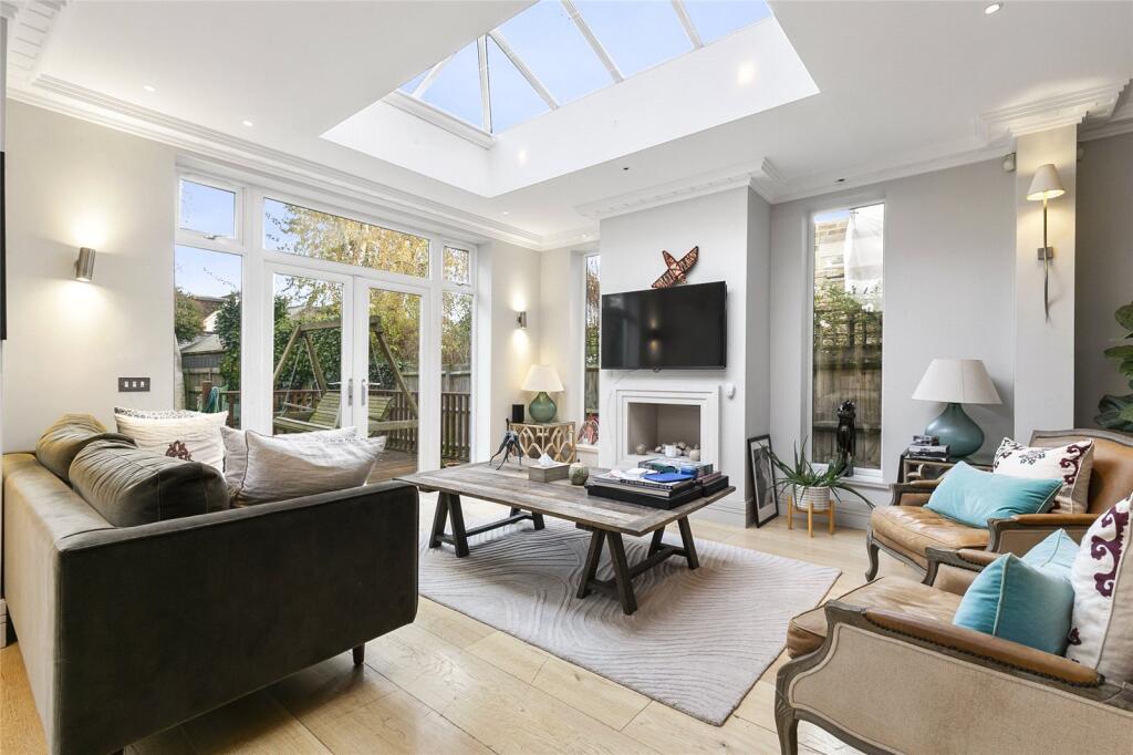 House in London, Mortlake - View 2