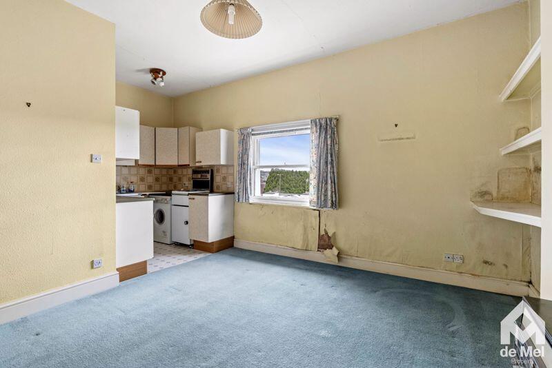 East Approach Drive, Pittville photo 3