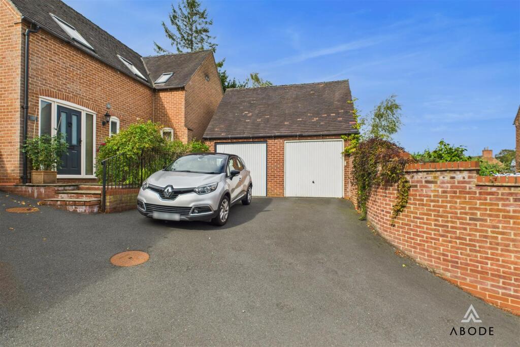 Cornmill Lane, Tutbury, Burton-On-Trent photo 3