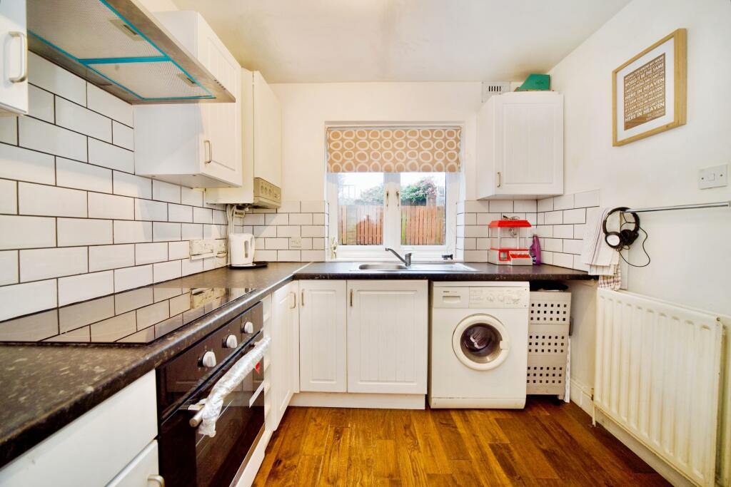 Avenue Road, London, N12 photo 2