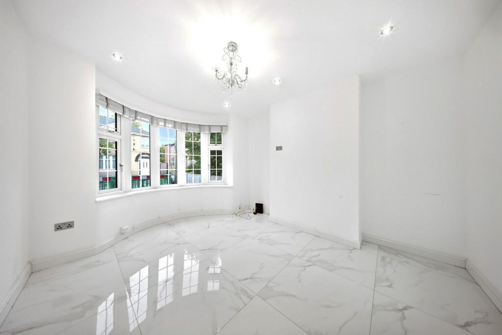 House in Leigh, Bedford - More
