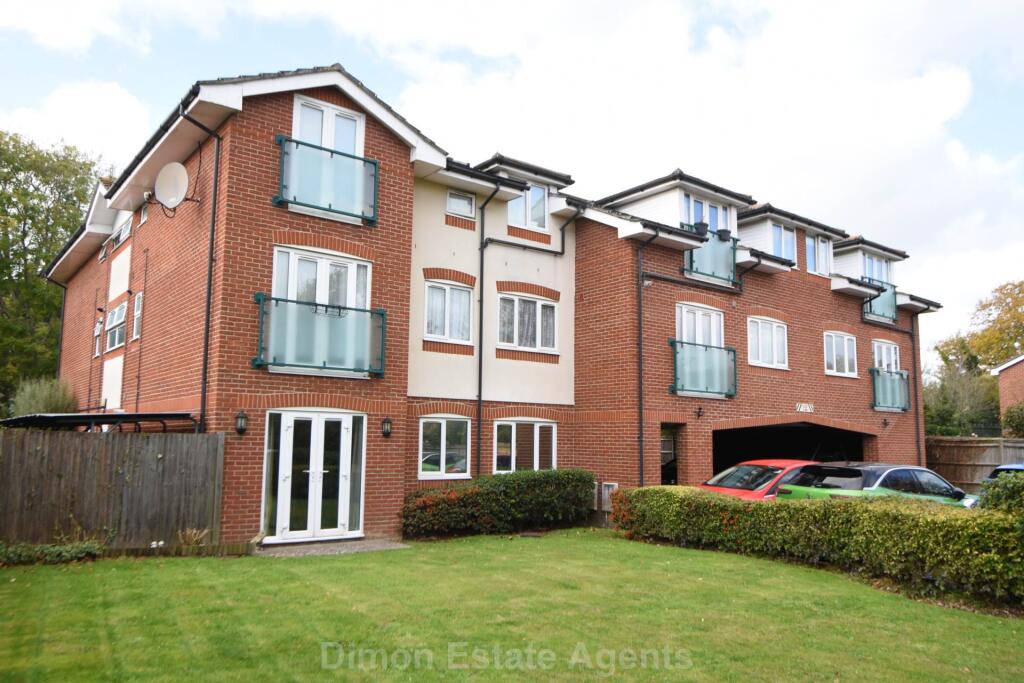 2-bed flat on Redlea Court, Military Road, Gosport, £159,995