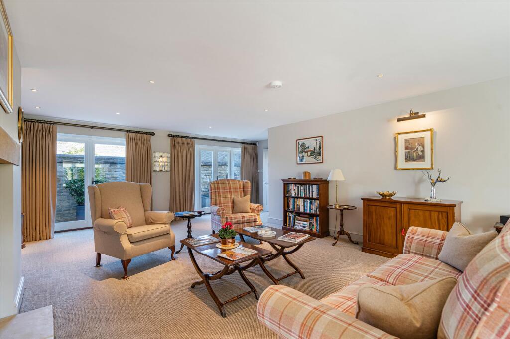 House in West Oxfordshire, Cassington - More