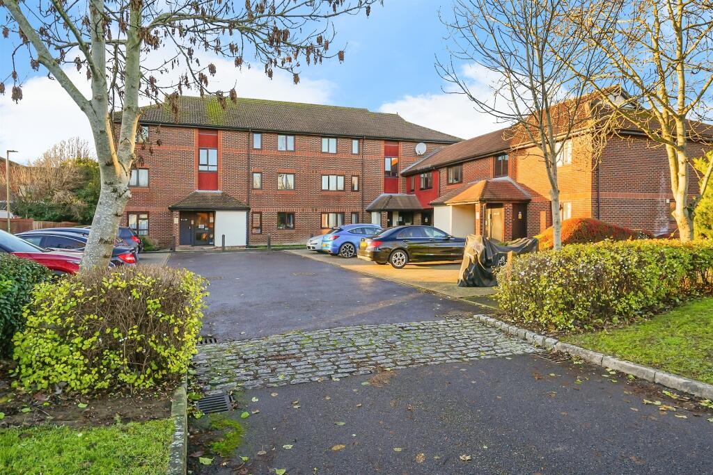 Studio flat on Linacre Close, Didcot, £125,000