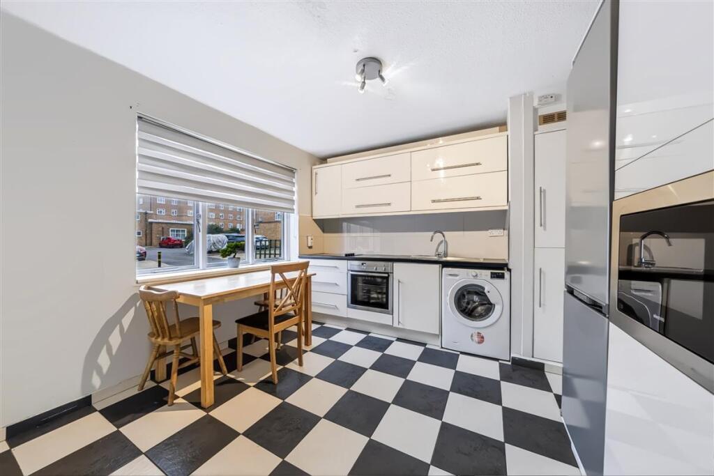 House in London, Putney Vale - View 2