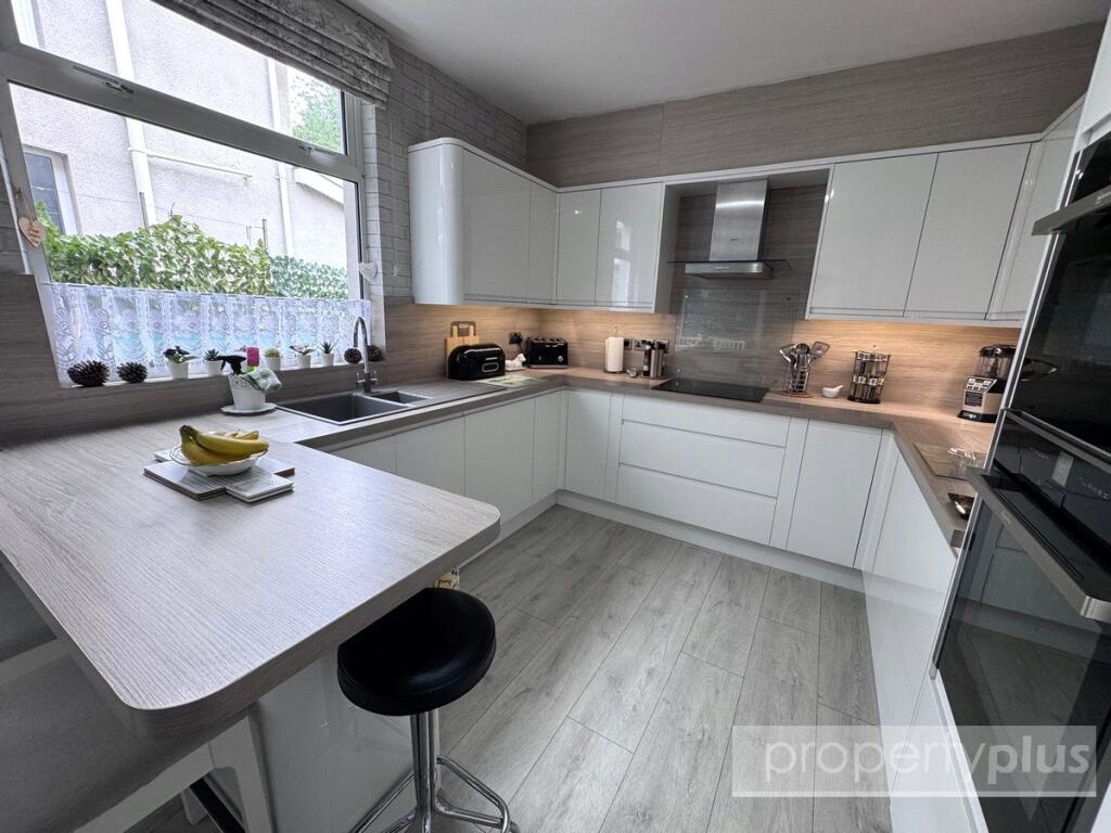 House in Cardiff, Rhondda Cynon Taf - View 4