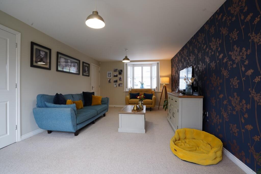 Falcon Way, Hucknall, Nottingham photo 5