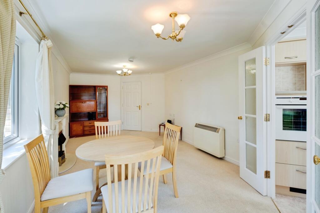 Highview Court, Highcliffe photo 4