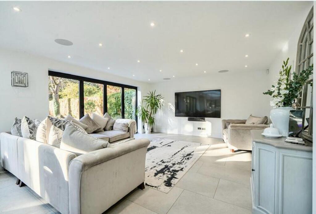 House in Little Heath, Hertfordshire - View 5