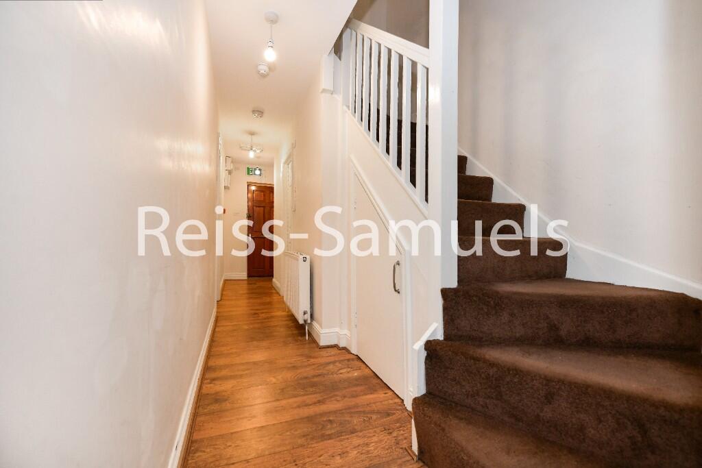 6 bedroom semi-detached house for rent
