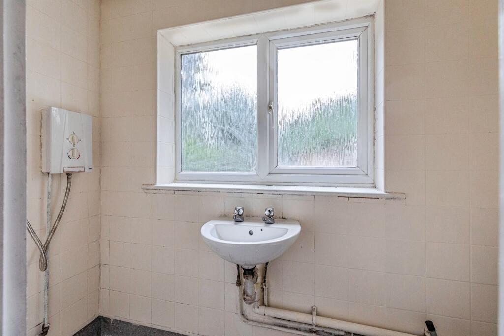 House in Kettering, Avondale - More