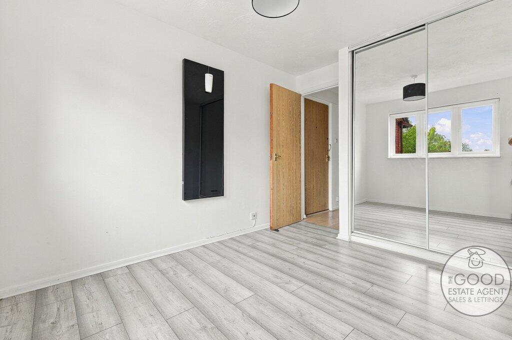 Apartment in Ilford - View 5