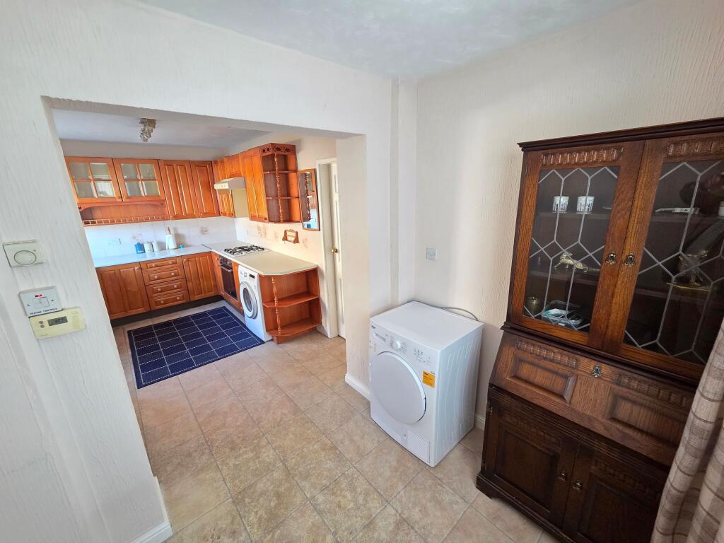 Venetian Crescent, Darfield, S73 photo 3