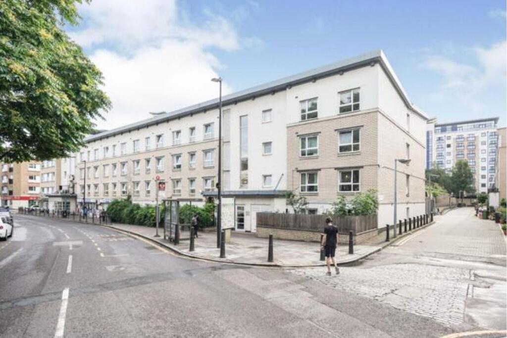 Main image of property: 146 Westferry Road, London, E14