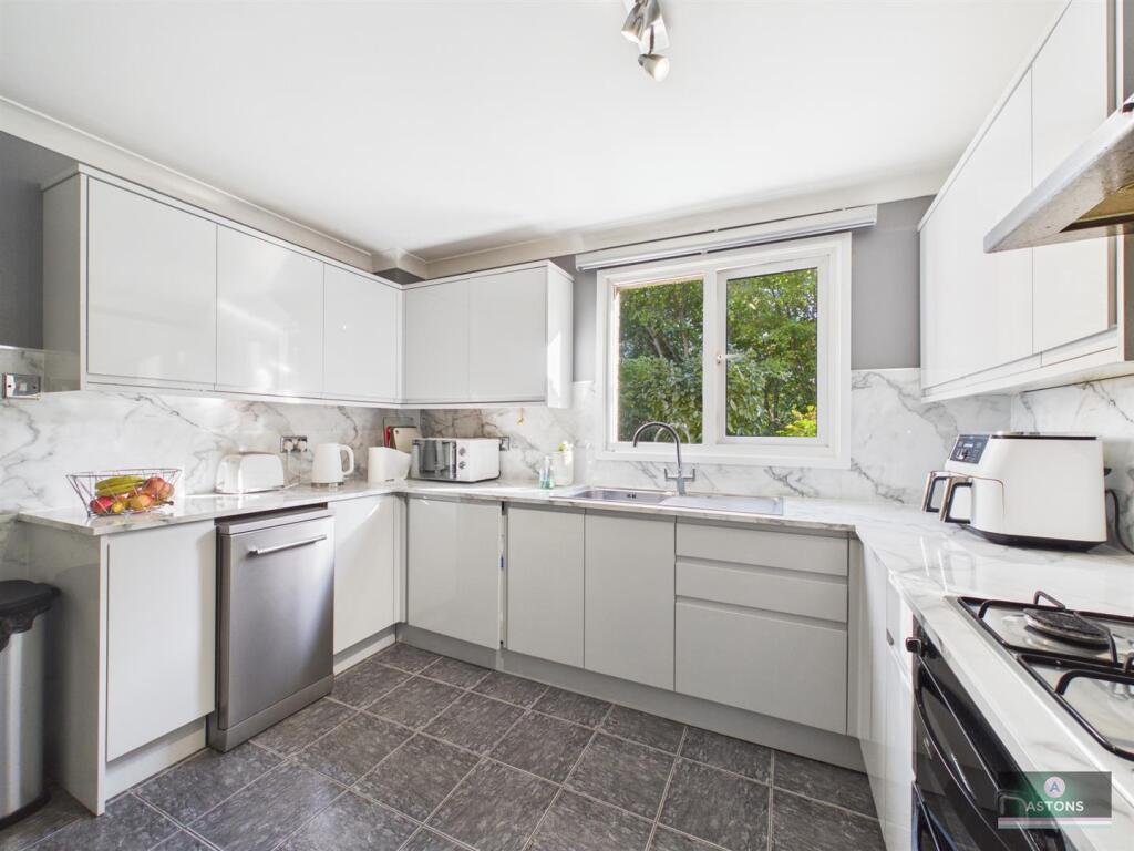 House in Redhill - View 3