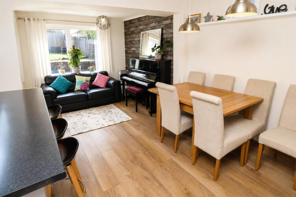 House in Rushden, North Northamptonshire - More