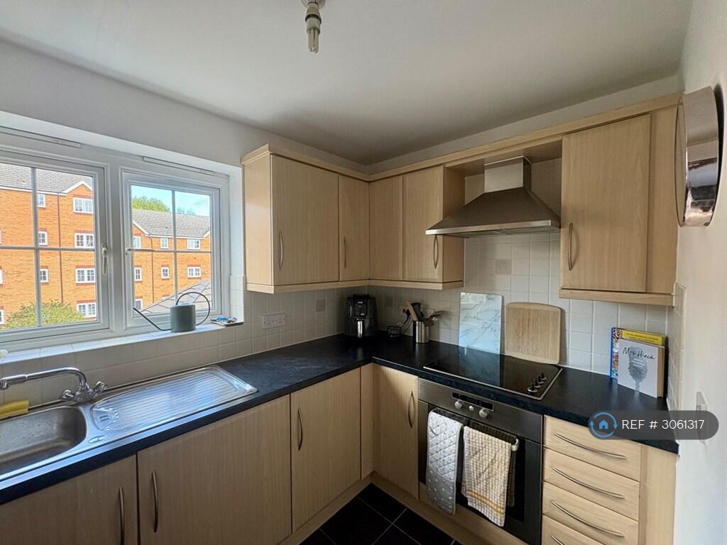 Apartment in Milton Keynes, Bedford - More