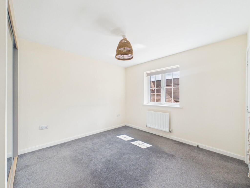 House in Horsham, Colgate - More