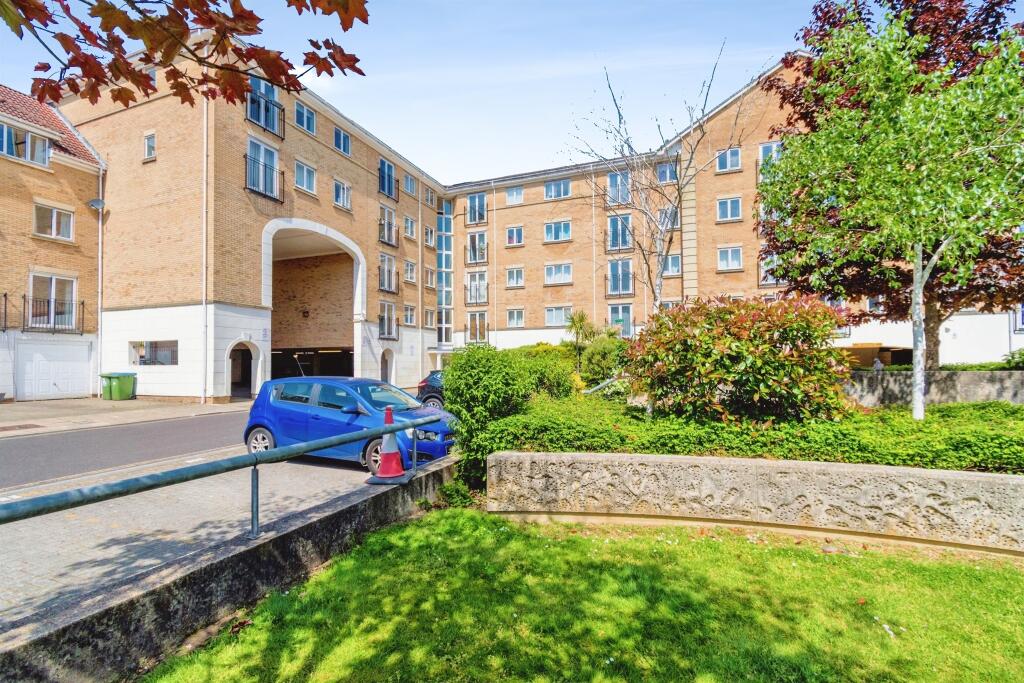 Main image of property: The Dell, Southampton