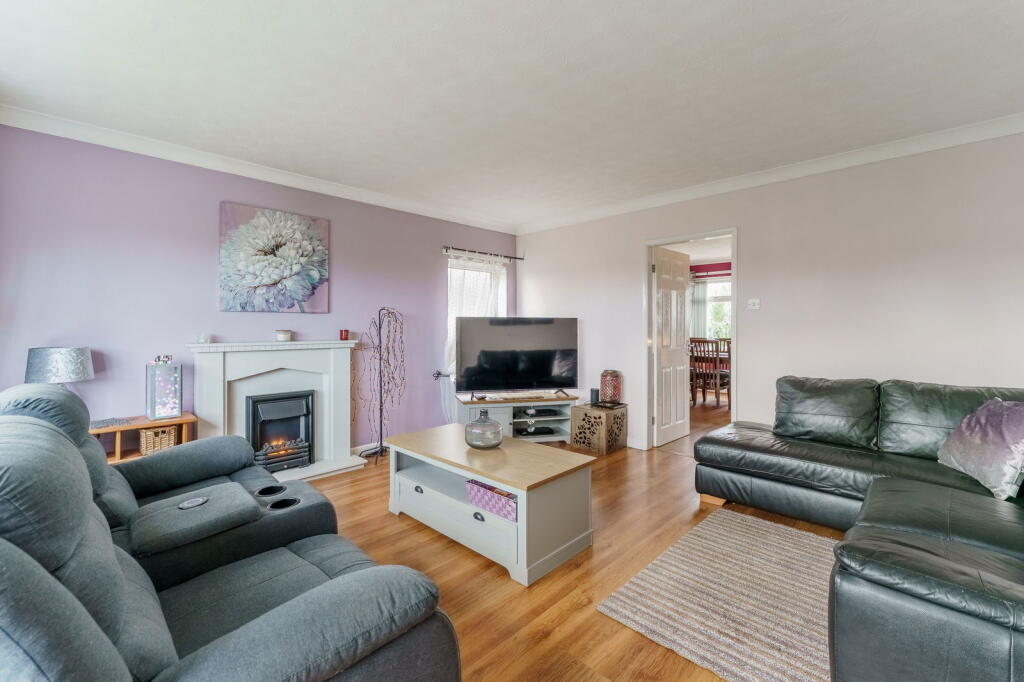 The Hawthorns, Riccall, York, YO19 6NZ photo 3