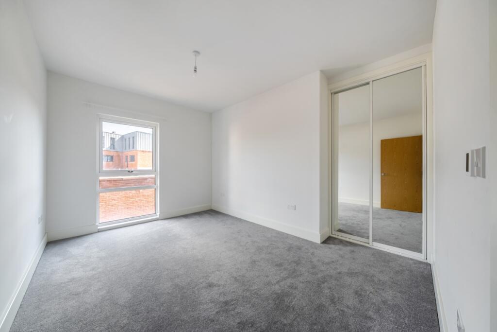 Apartment in Reading - View 4