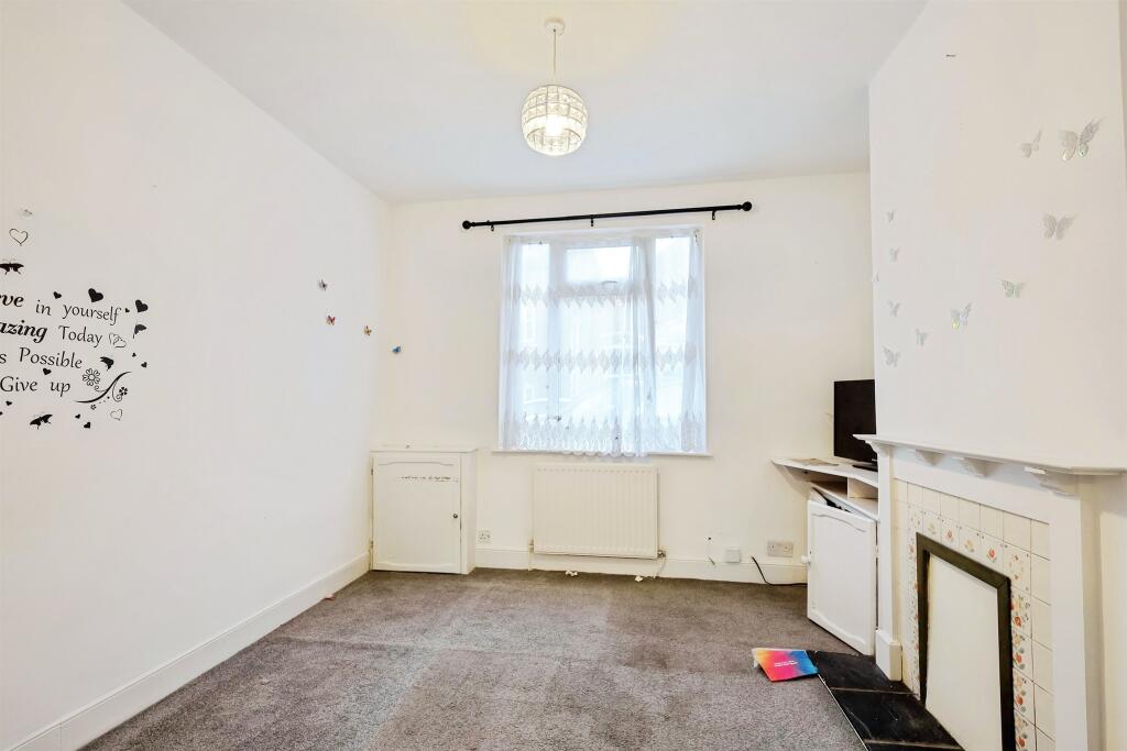House in Northampton, West Northamptonshire - View 2