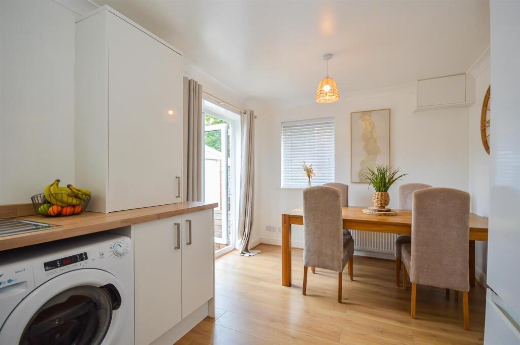 House in Wakefield - View 3