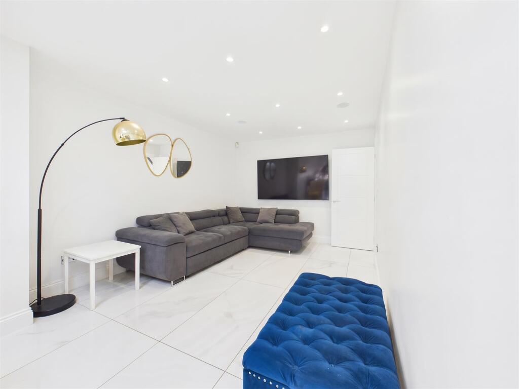 House in Southall - View 5